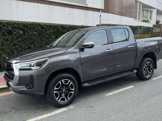 TOYOTA-HILUX-2.8 D-4D TURBO DIESEL CD SRX LIMITED 4X4 AUTOMÁTICO TOYOTA-HILUX-2022