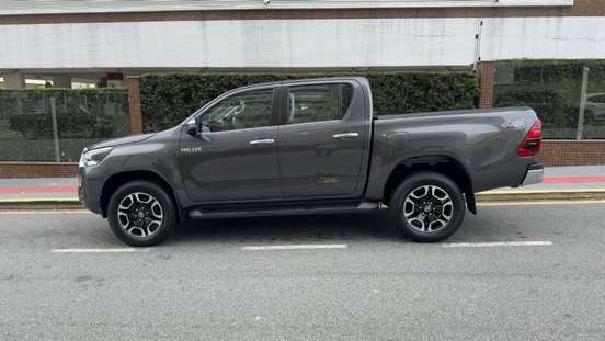 TOYOTA-HILUX-2022