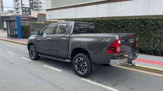 TOYOTA-HILUX-2022