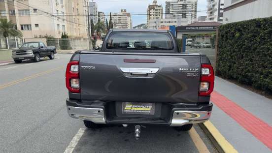 TOYOTA-HILUX-2022