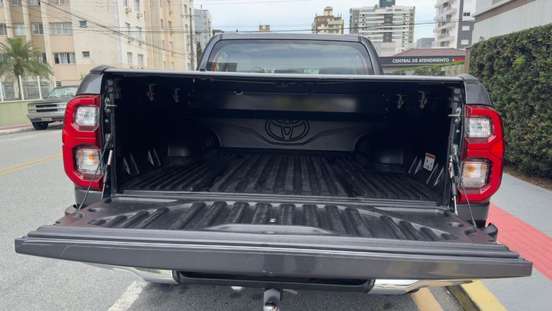 TOYOTA-HILUX-2022