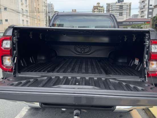 TOYOTA-HILUX-2.8 D-4D TURBO DIESEL CD SRX LIMITED 4X4 AUTOMÁTICO TOYOTA-HILUX-2022