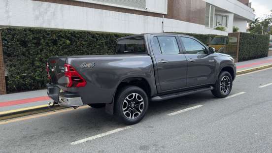 TOYOTA-HILUX-2022