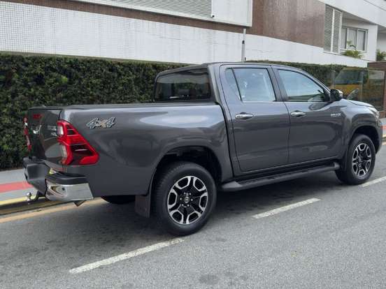 TOYOTA-HILUX-2.8 D-4D TURBO DIESEL CD SRX LIMITED 4X4 AUTOMÁTICO TOYOTA-HILUX-2022