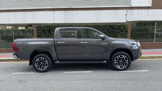 TOYOTA-HILUX-2022