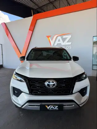 TOYOTA HILUX SW4 2.8 D-4D TURBO DIESEL SRX 7L 4X4 AUTOMÁTICO