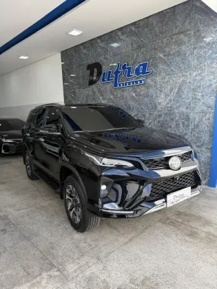 TOYOTA HILUX SW4 2.8 D-4D TURBO DIESEL SRX PLATINUM 4X4 AUTOMÁTICO