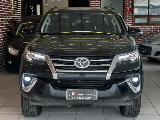 TOYOTA-HILUX SW4-2.8 SRX 4X4 7 LUGARES 16V TURBO INTERCOOLER DIESEL 4P AUTOMÁTICO TOYOTA-HILUX SW4-2019