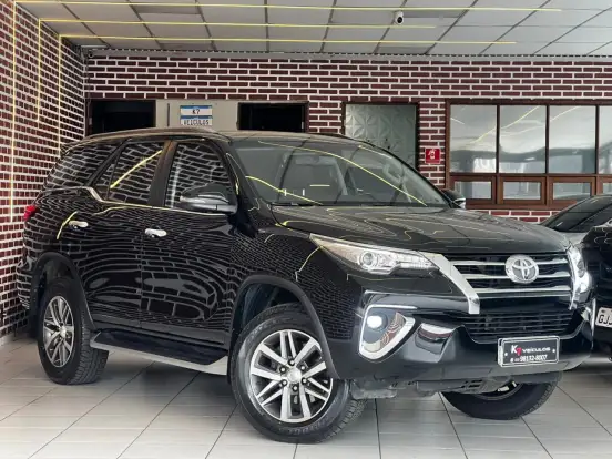 TOYOTA-HILUX SW4-2.8 SRX 4X4 7 LUGARES 16V TURBO INTERCOOLER DIESEL 4P AUTOMÁTICO TOYOTA-HILUX SW4-2019