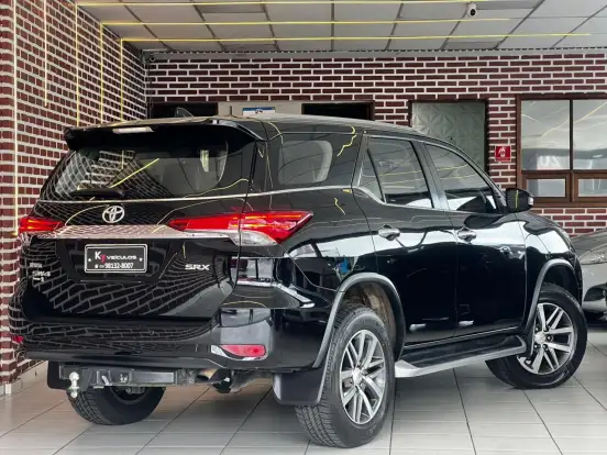 TOYOTA-HILUX SW4-2.8 SRX 4X4 7 LUGARES 16V TURBO INTERCOOLER DIESEL 4P AUTOMÁTICO TOYOTA-HILUX SW4-2019