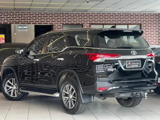 TOYOTA-HILUX SW4-2.8 SRX 4X4 7 LUGARES 16V TURBO INTERCOOLER DIESEL 4P AUTOMÁTICO TOYOTA-HILUX SW4-2019