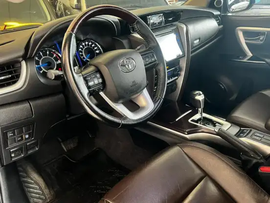 TOYOTA-HILUX SW4-2019