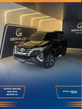 TOYOTA HILUX SW4 2.8 SRX 4X4 7 LUGARES 16V TURBO INTERCOOLER DIESEL 4P AUTOMÁTICO TOYOTA HILUX SW4 2.8 SRX 4X4 7 LUGARES 16V TURBO INTERCOOLER DIESEL 4P AUTOMÁTICO