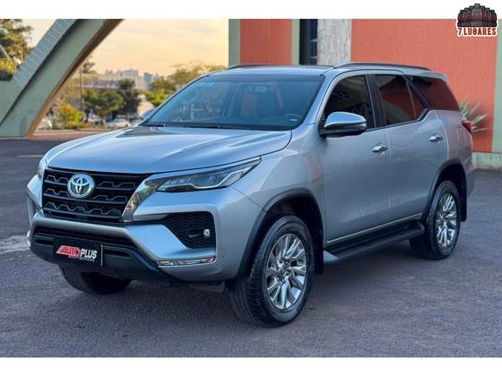 TOYOTA HILUX SW4 2.7 VVT-i FLEX SRV 7L 4X2 AUTOMÁTICO