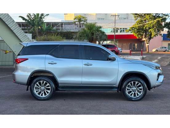 TOYOTA-HILUX SW4-2.7 VVT-i FLEX SRV 7L 4X2 AUTOMÁTICO TOYOTA-HILUX SW4-2021