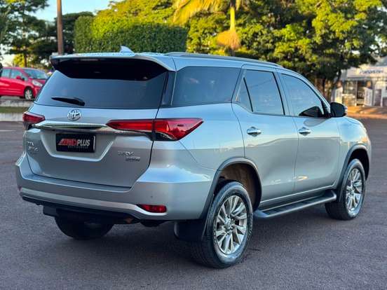 TOYOTA-HILUX SW4-2.7 VVT-i FLEX SRV 7L 4X2 AUTOMÁTICO TOYOTA-HILUX SW4-2021