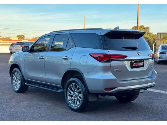TOYOTA-HILUX SW4-2.7 VVT-i FLEX SRV 7L 4X2 AUTOMÁTICO TOYOTA-HILUX SW4-2021
