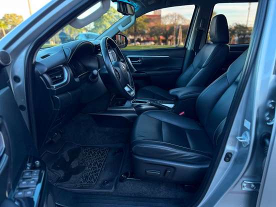 TOYOTA-HILUX SW4-2.7 VVT-i FLEX SRV 7L 4X2 AUTOMÁTICO TOYOTA-HILUX SW4-2021