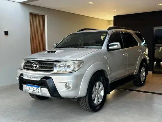 TOYOTA HILUX SW4 3.0 SRV 4X4 16V TURBO INTERCOOLER DIESEL 4P AUTOMÁTICO TOYOTA HILUX SW4 3.0 SRV 4X4 16V TURBO INTERCOOLER DIESEL 4P AUTOMÁTICO