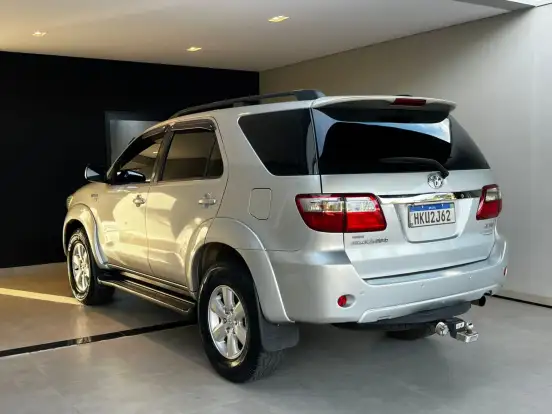 TOYOTA-HILUX SW4-2009
