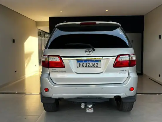 TOYOTA-HILUX SW4-2009