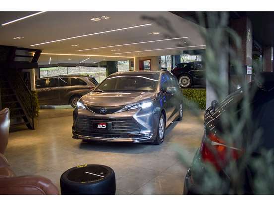 TOYOTA-SIENNA-2021