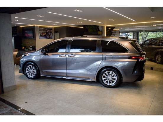 TOYOTA-SIENNA-2021