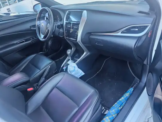 TOYOTA-YARIS-2019