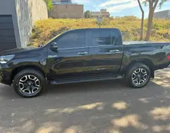 TOYOTA HILUX 2.8 D-4D TURBO DIESEL CD SRX 4X4 AUTOMÁTICO TOYOTA HILUX 2.8 D-4D TURBO DIESEL CD SRX 4X4 AUTOMÁTICO