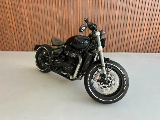 TRIUMPH BONNEVILLE BOBBER 1200 