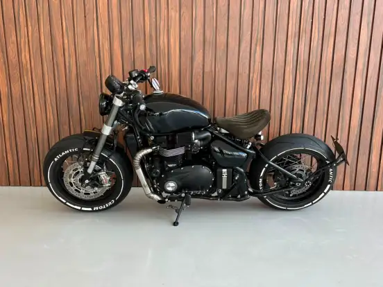 TRIUMPH-BONNEVILLE BOBBER 1200-2022
