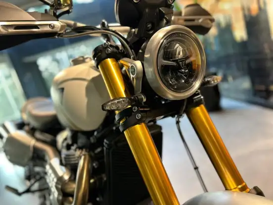 TRIUMPH-BONNEVILLE SCRAMBLER 1200 XE-2025