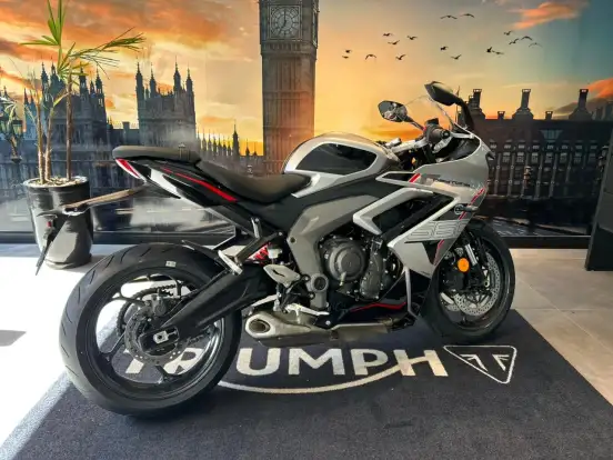 TRIUMPH-DAYTONA 660-2026