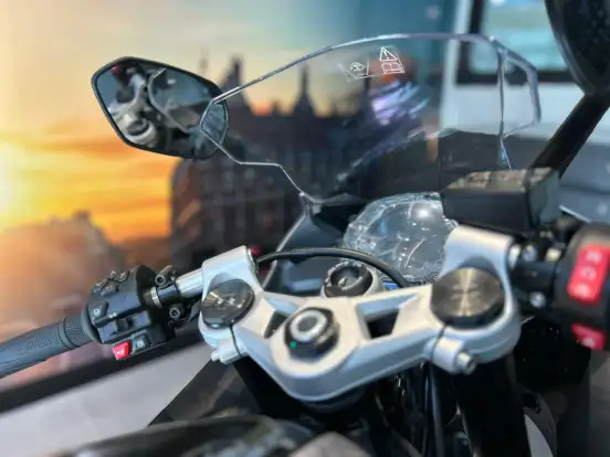TRIUMPH-DAYTONA 660-2026