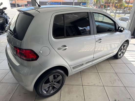 VOLKSWAGEN-FOX-2021