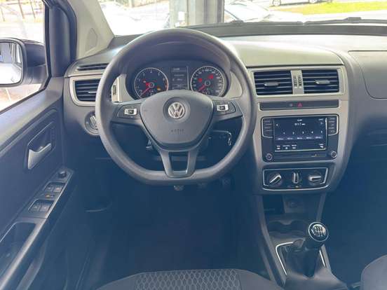 VOLKSWAGEN-FOX-2021