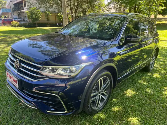 VOLKSWAGEN TIGUAN 2.0 300 TSI GASOLINA ALLSPACE R-LINE AUTOMÁTICO VOLKSWAGEN TIGUAN 2.0 300 TSI GASOLINA ALLSPACE R-LINE AUTOMÁTICO