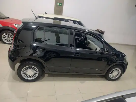 VOLKSWAGEN-UP-2016