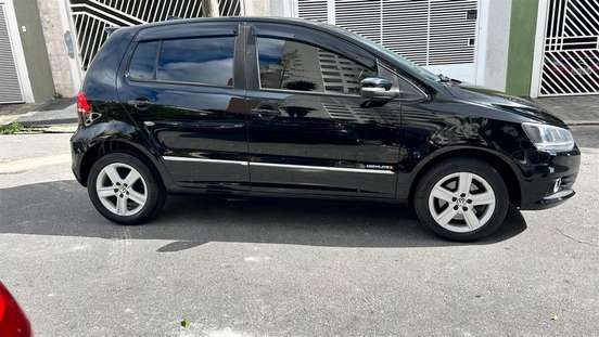 VOLKSWAGEN-FOX-2015