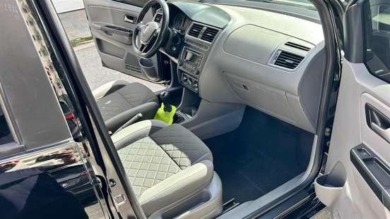 VOLKSWAGEN-FOX-2015