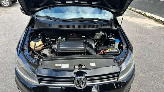 VOLKSWAGEN-FOX-2015