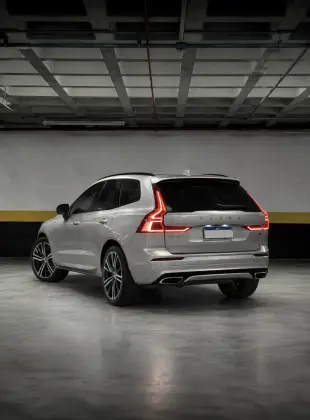 VOLVO XC60 2.0 T8 HYBRID R-DESIGN AWD GEARTRONIC VOLVO XC60 2.0 T8 HYBRID R-DESIGN AWD GEARTRONIC