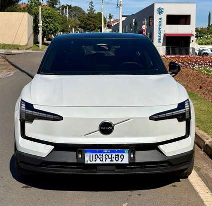 VOLVO-EX30-2024