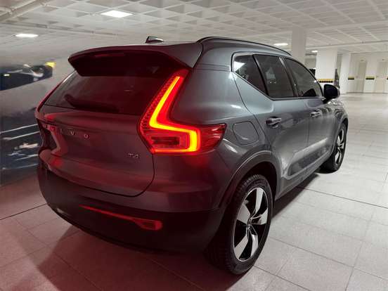 VOLVO-XC40-2018