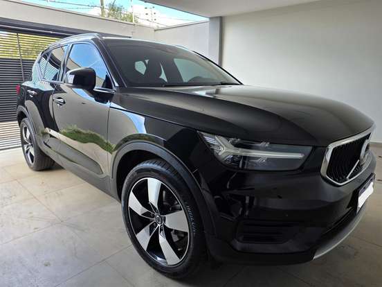 VOLVO-XC40-2020