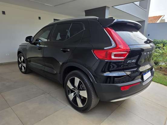 VOLVO-XC40-2020