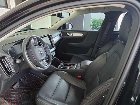 VOLVO-XC40-2.0 T4 GASOLINA MOMENTUM GEARTRONIC VOLVO-XC40-2020