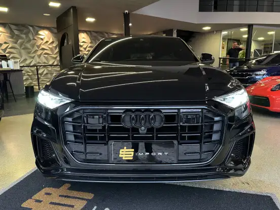 AUDI-Q8-2019