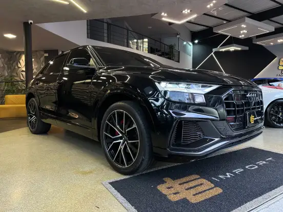 AUDI-Q8-2019