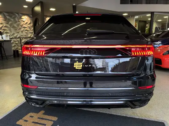 AUDI-Q8-2019